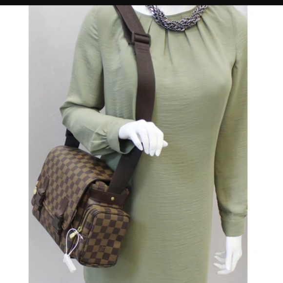 Louis Vuitton Melville Damier Ebene Camera Messenger Crossbody Bag - Picture 5 of 17